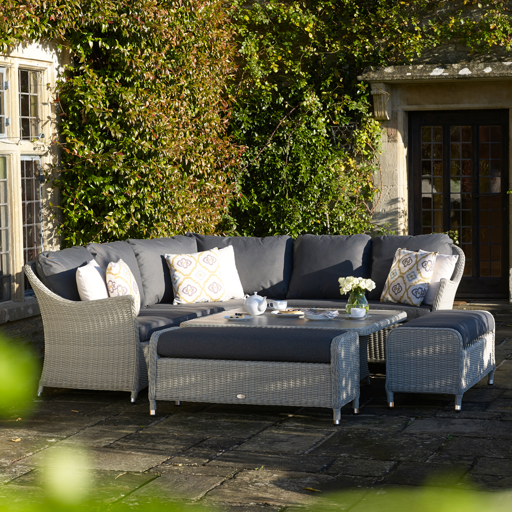 Bramblecrest chester top casual dining set