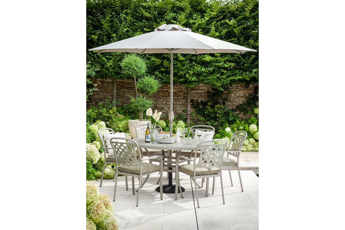 Hartman Berkeley 6 Seat Round Dining Set with Parasol – Maize/Wheatgrass