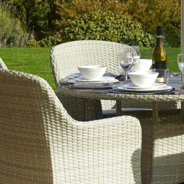 Bramblecrest Tetbury Cloud Rattan 6 Seat Round Dining Set, Parasol & Base - Image 2